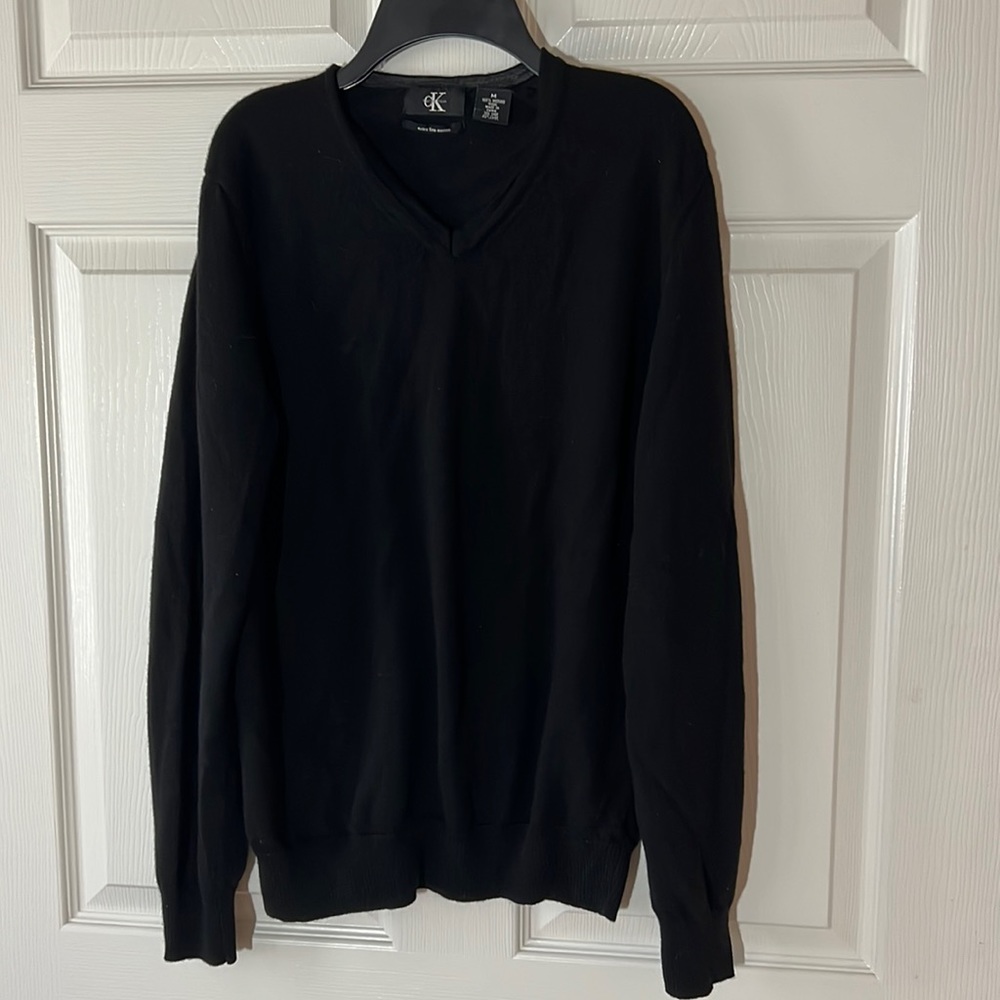 Calvin Klein 100% Merino Wool Vneck Sweater Black, Size Medium‎